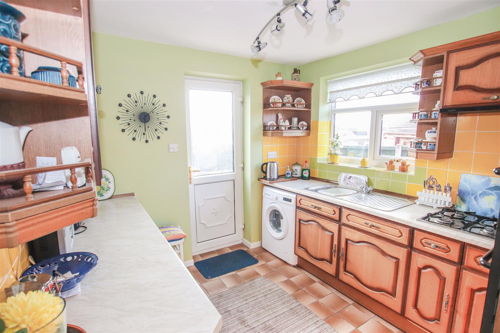 FITTED KITCHEN